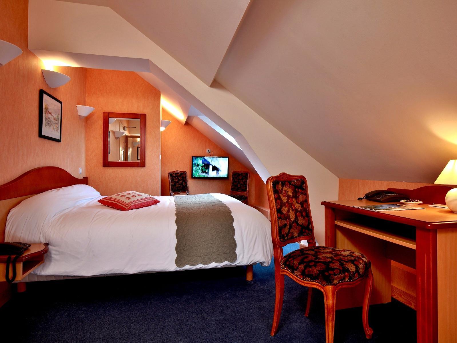 Logis Hotel & Restaurant Des Lacs Celles-sur-Plaine Eksteriør billede