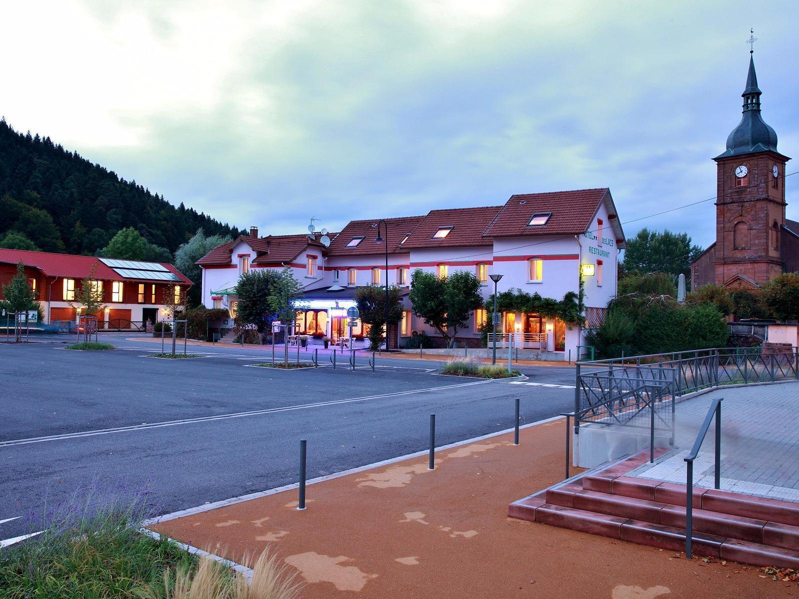 Logis Hotel & Restaurant Des Lacs Celles-sur-Plaine Eksteriør billede