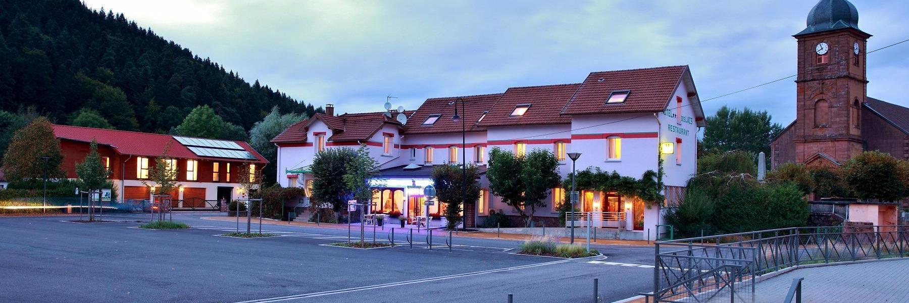 Logis Hotel & Restaurant Des Lacs Celles-sur-Plaine Eksteriør billede
