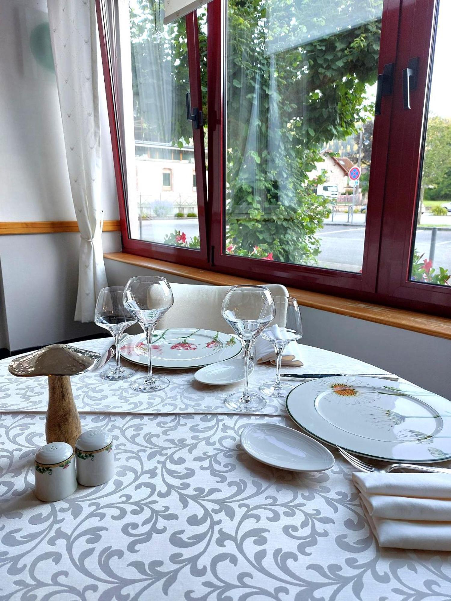 Logis Hotel & Restaurant Des Lacs Celles-sur-Plaine Eksteriør billede