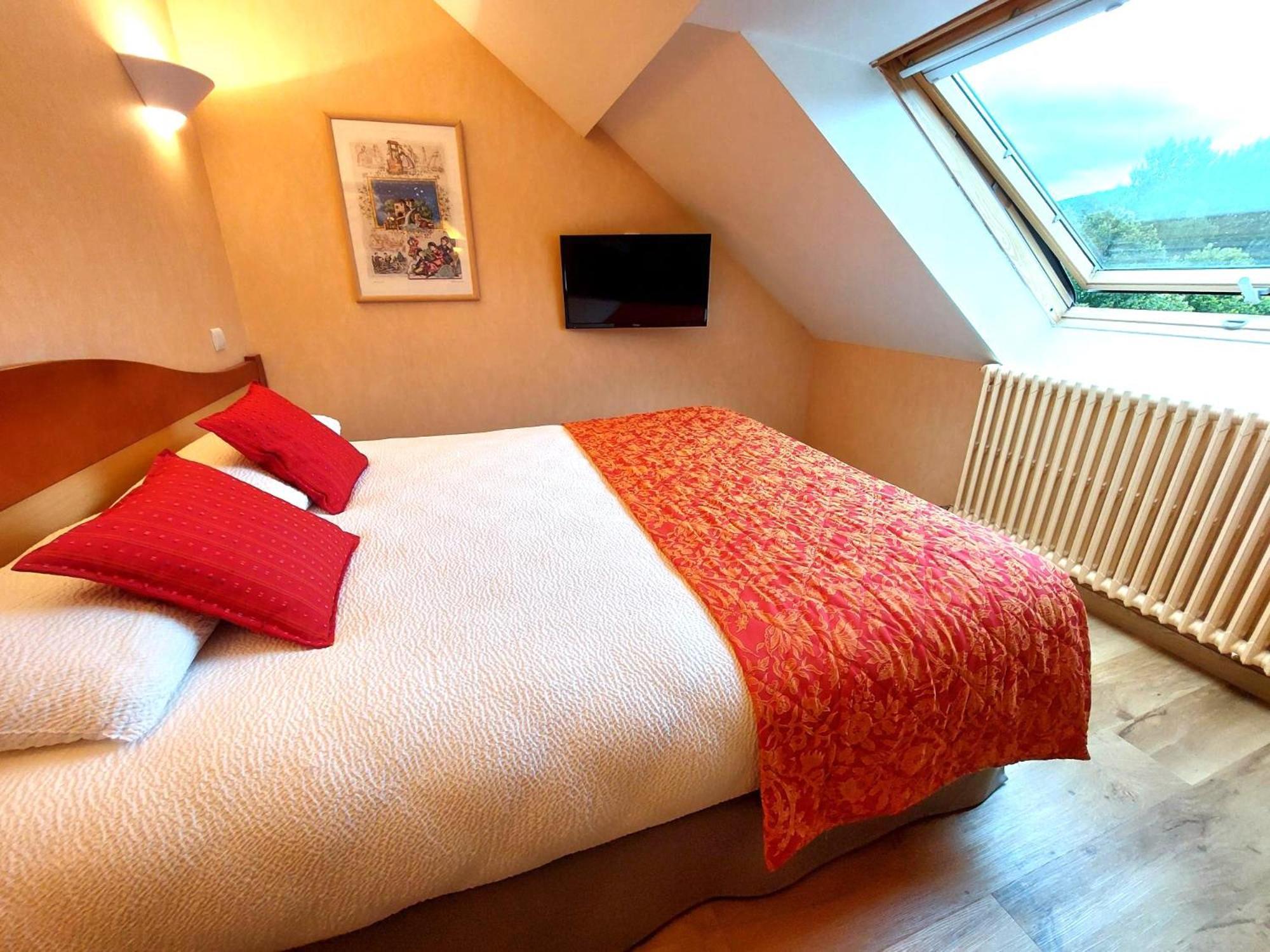Logis Hotel & Restaurant Des Lacs Celles-sur-Plaine Eksteriør billede