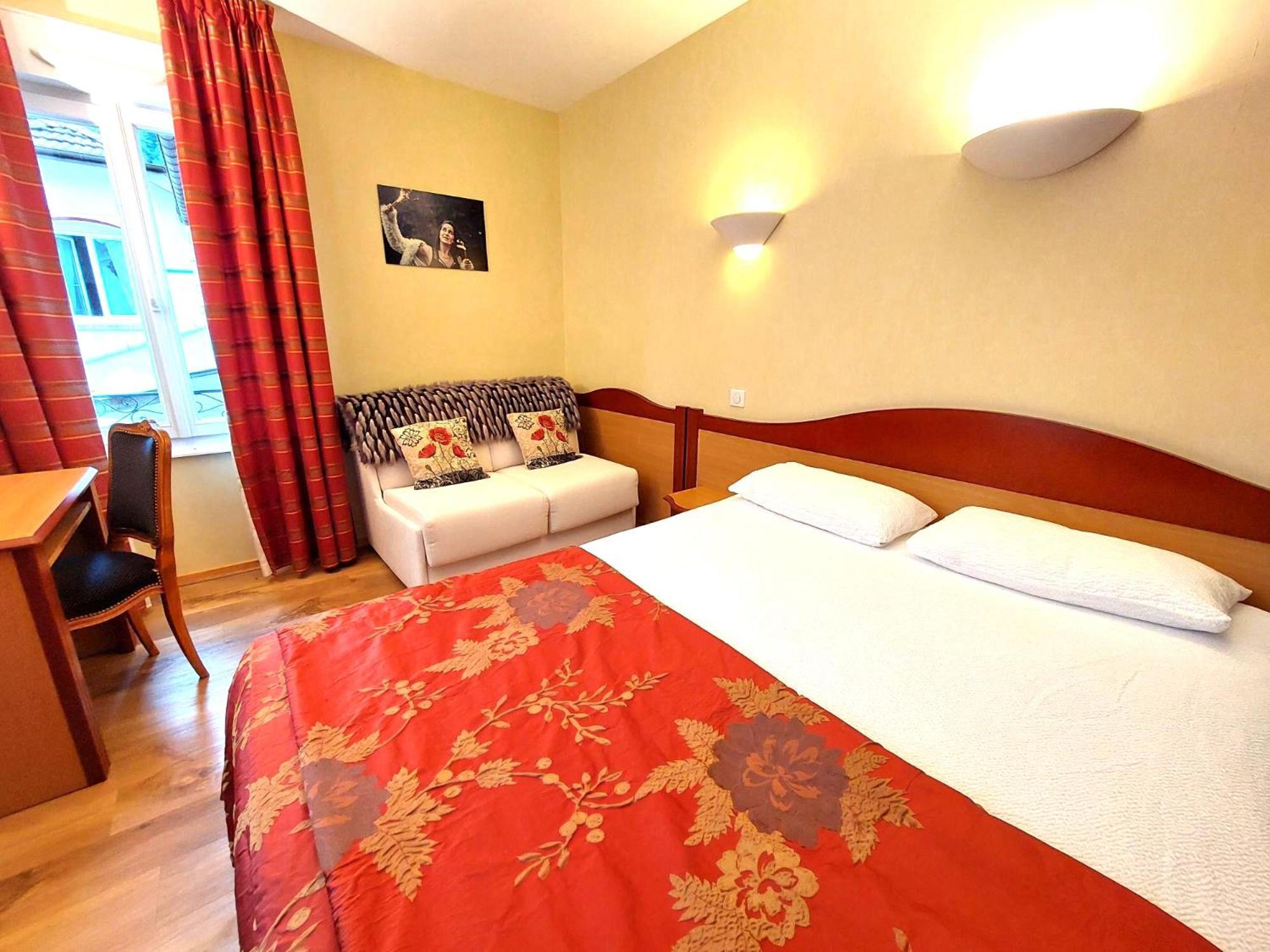 Logis Hotel & Restaurant Des Lacs Celles-sur-Plaine Eksteriør billede