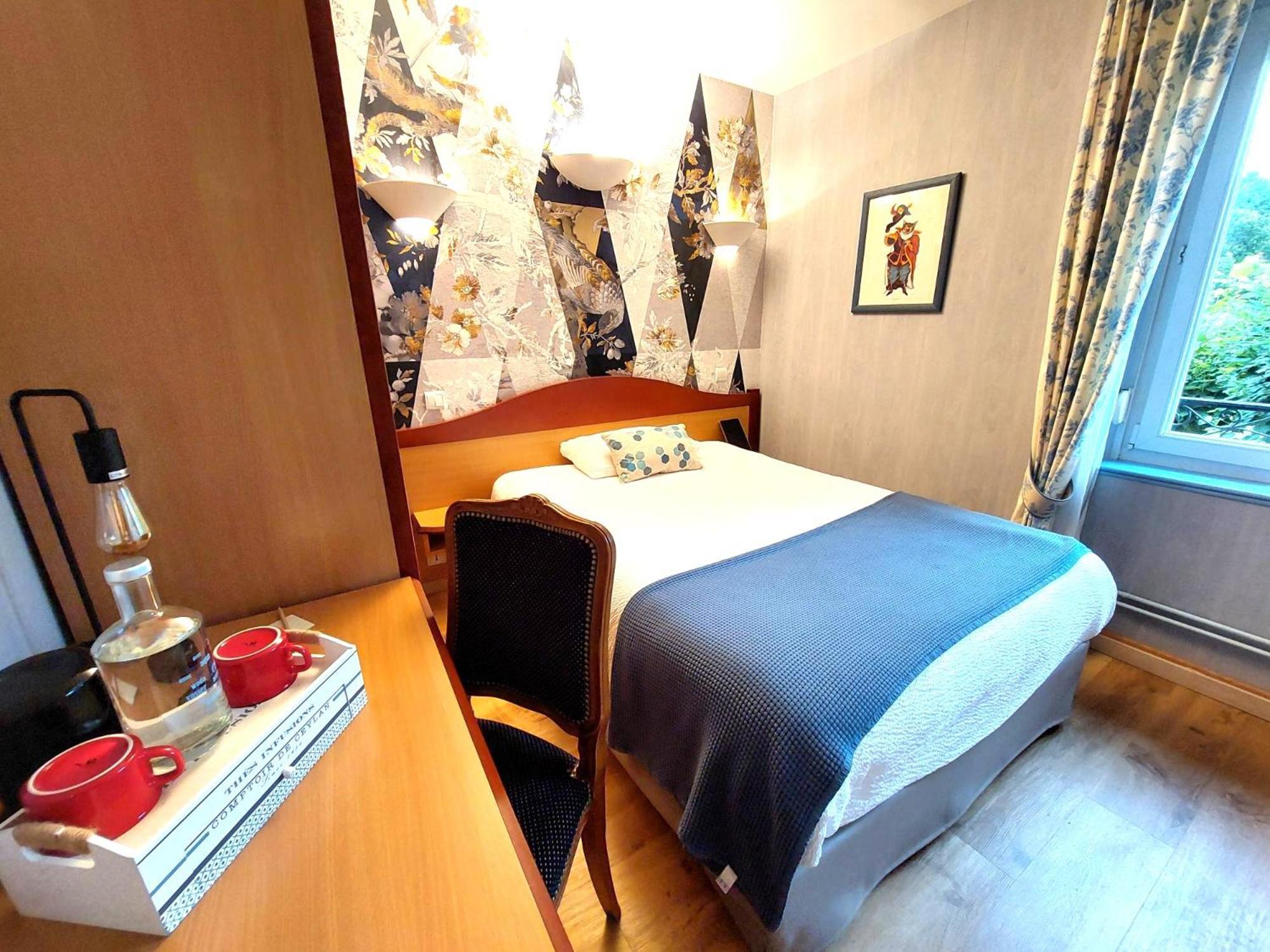 Logis Hotel & Restaurant Des Lacs Celles-sur-Plaine Eksteriør billede