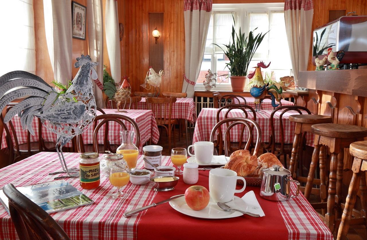 Logis Hotel & Restaurant Des Lacs Celles-sur-Plaine Eksteriør billede